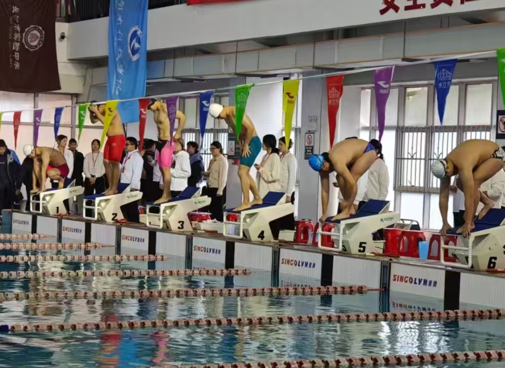 湖南省大中学生游泳角逐